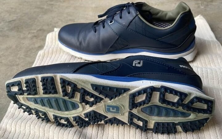 spikeless golf shoe